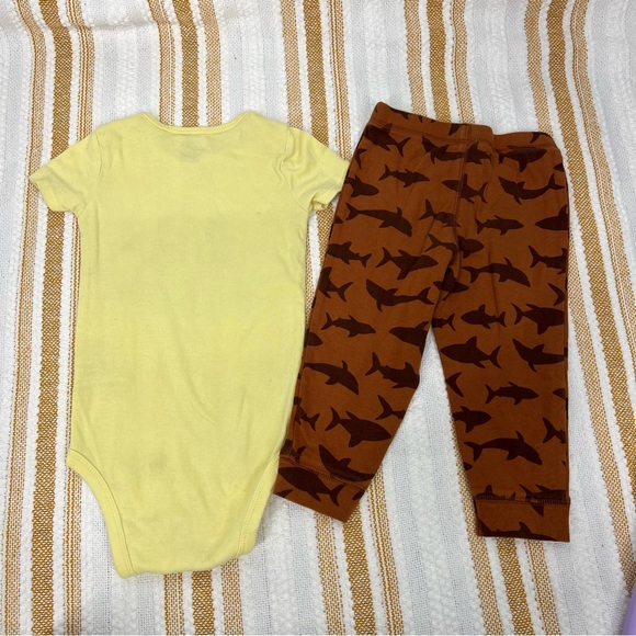 Baby Boy Carter's Shark Outfit Set Size 24M - Picture 8 of 11